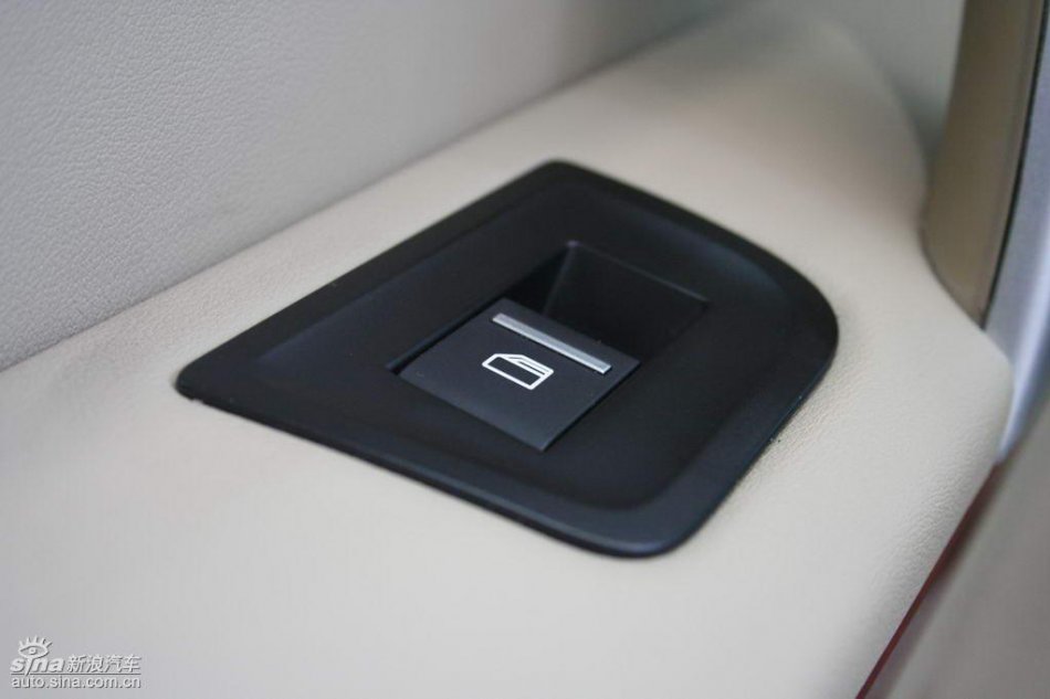 上汽荣威550内饰