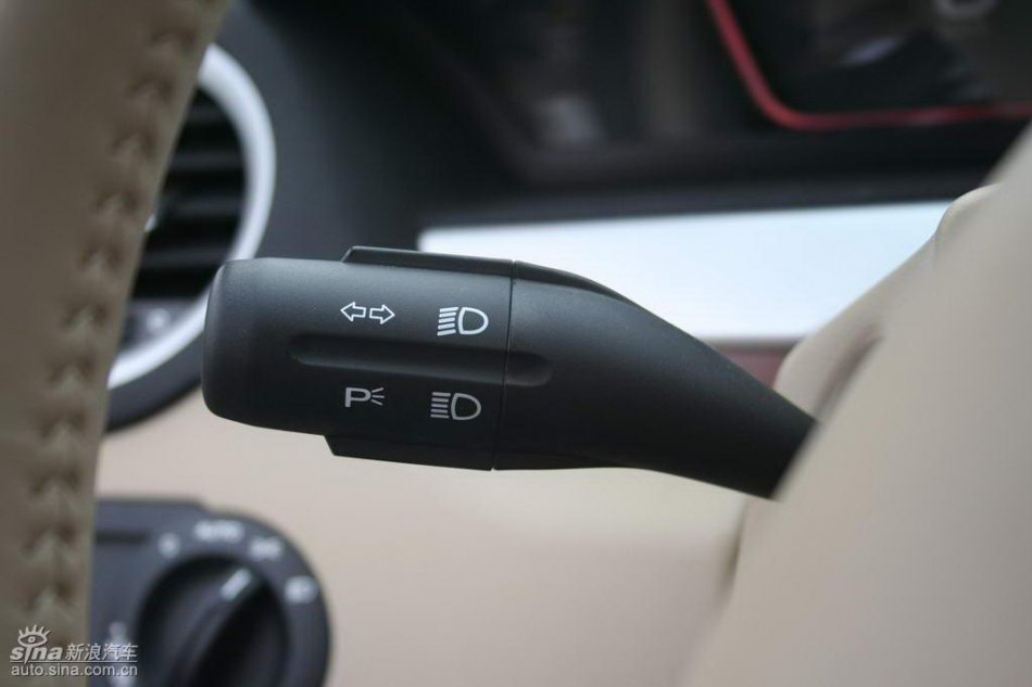 上汽荣威550内饰