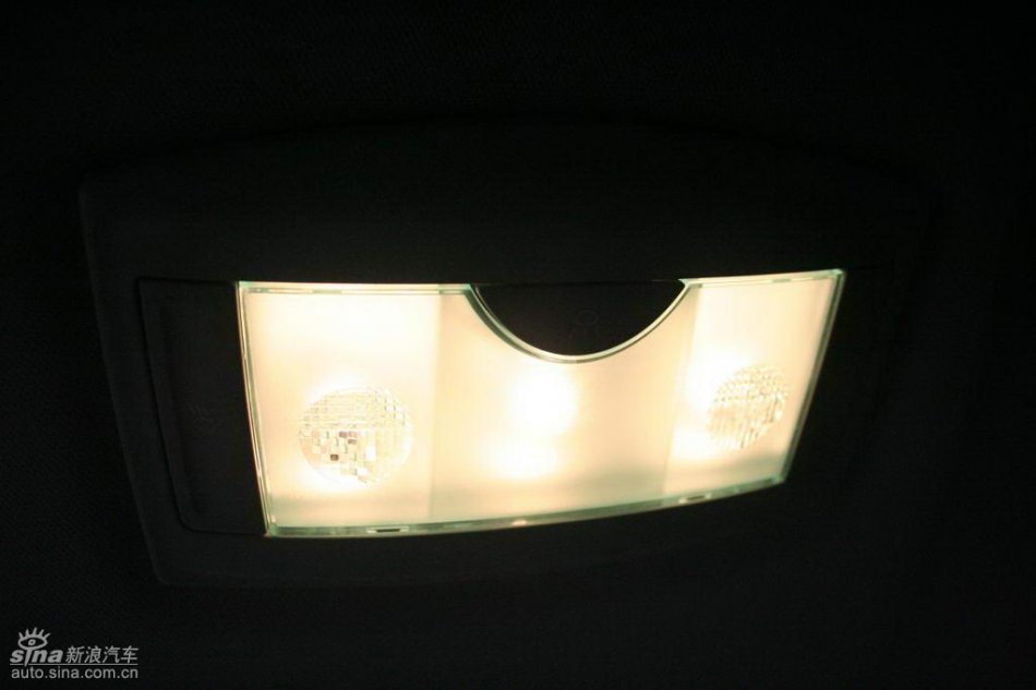 上汽荣威550内饰