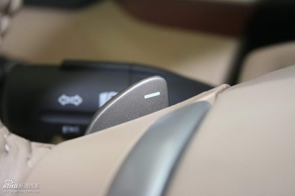 上汽荣威550内饰