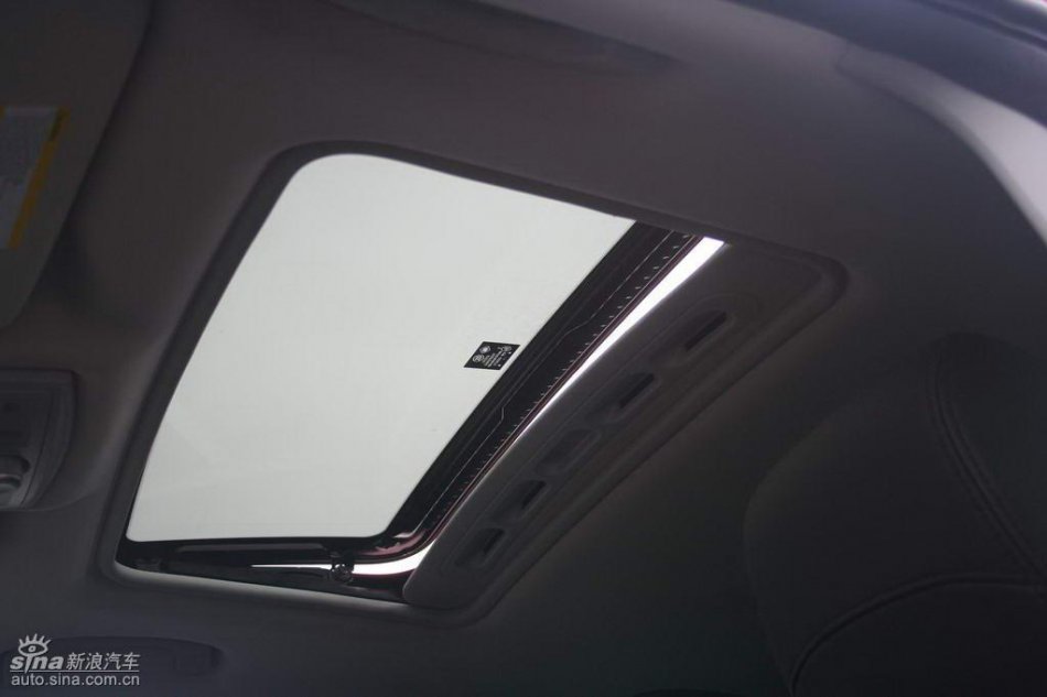 上汽荣威550内饰