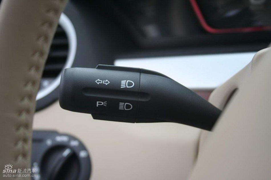 上汽荣威550内饰