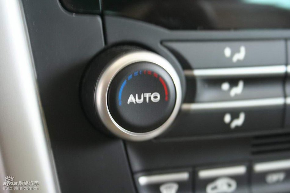 上汽荣威550内饰