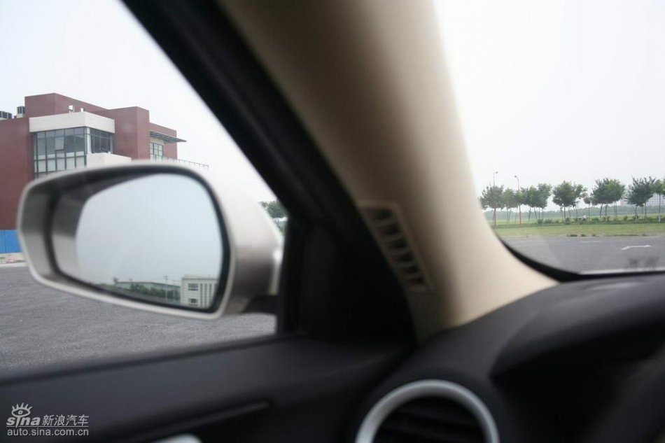 上汽荣威550内饰