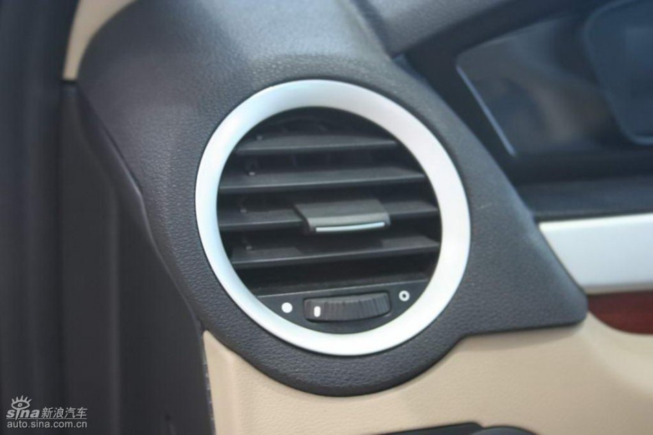 上汽荣威550内饰