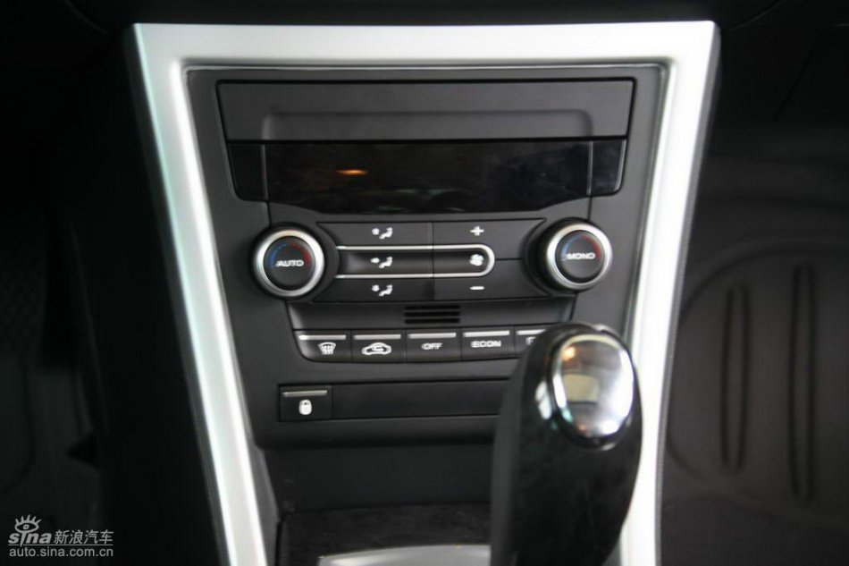 上汽荣威550内饰