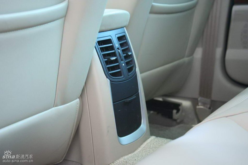 上汽荣威550内饰