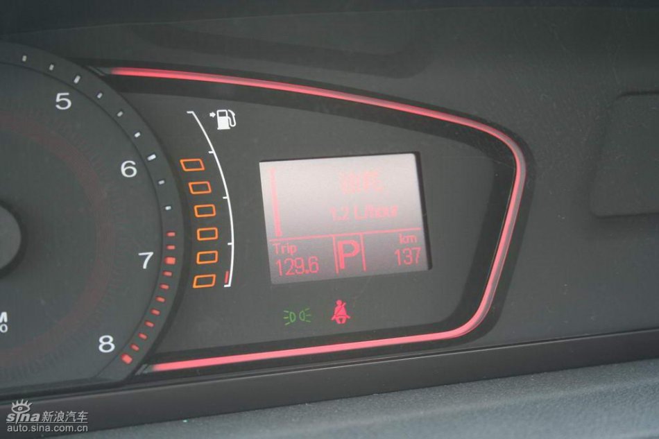 上汽荣威550内饰