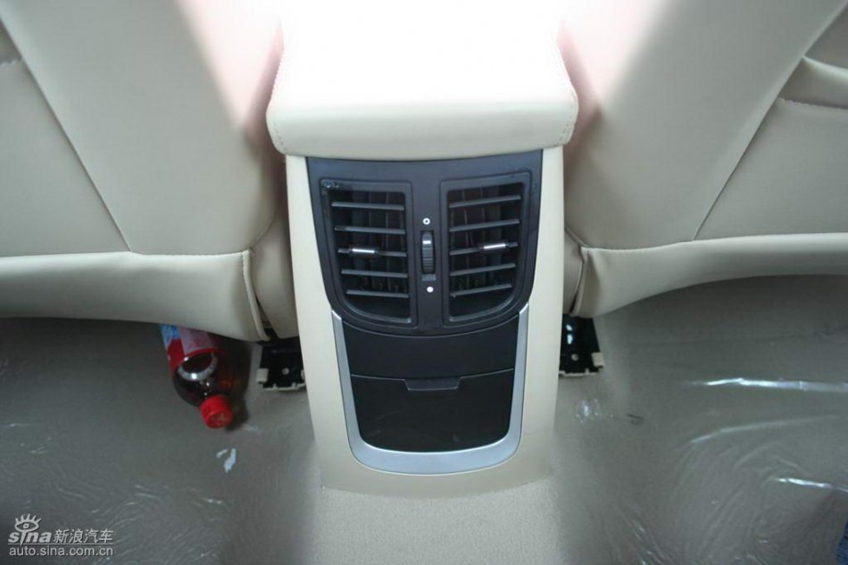 上汽荣威550内饰