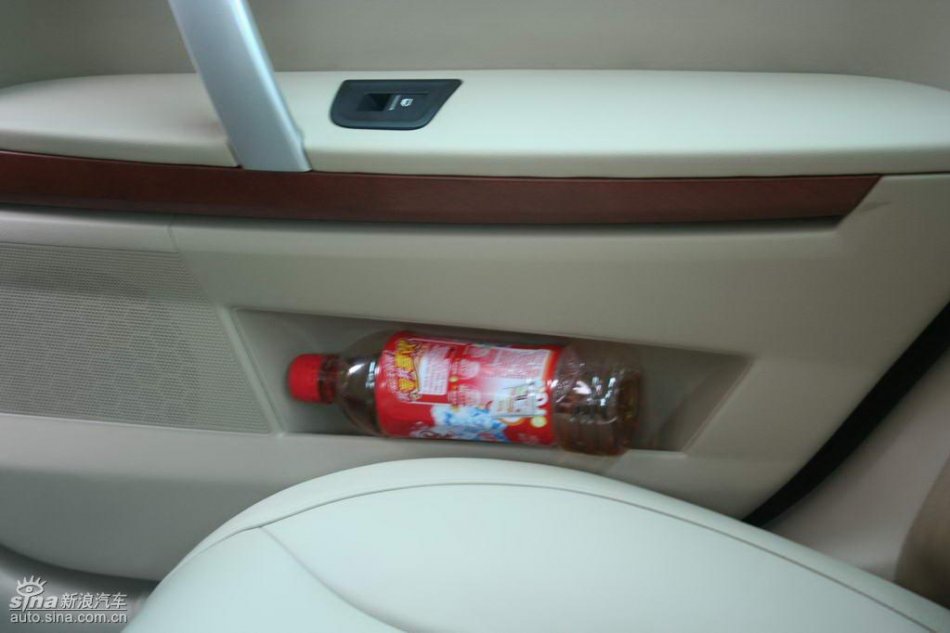 上汽荣威550内饰