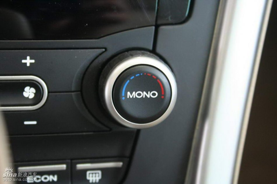 上汽荣威550内饰