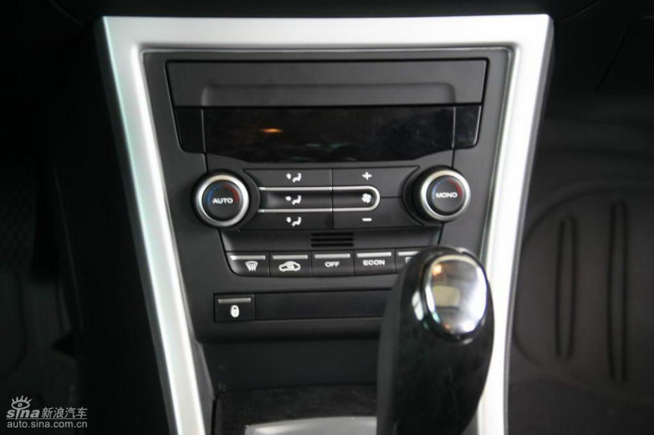 上汽荣威550内饰