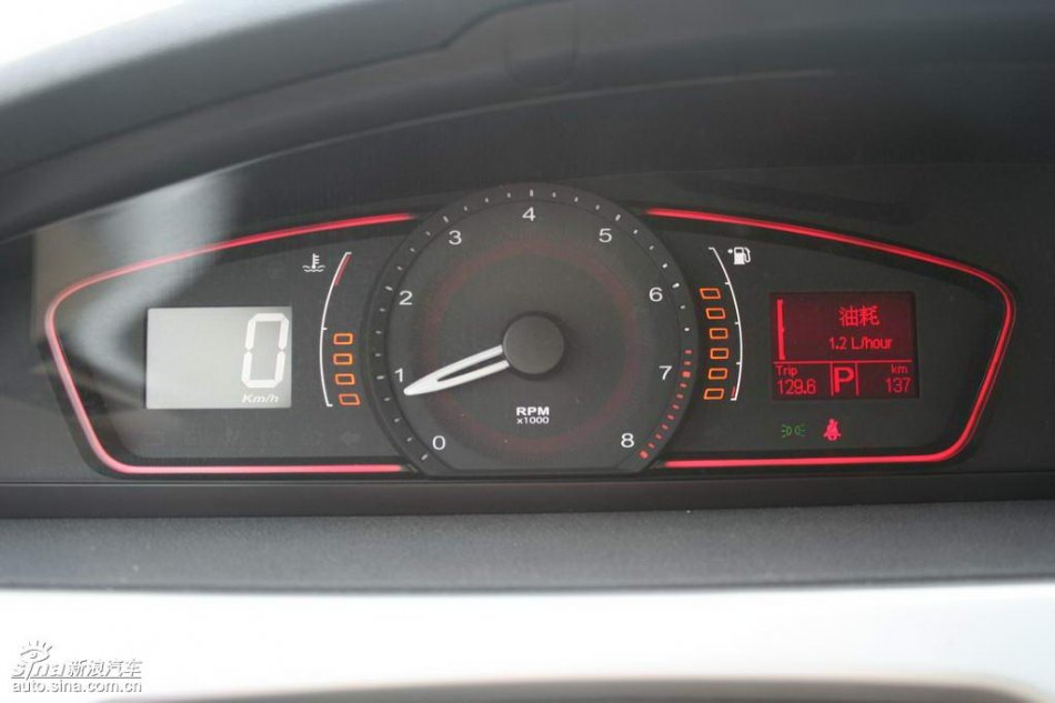 上汽荣威550内饰