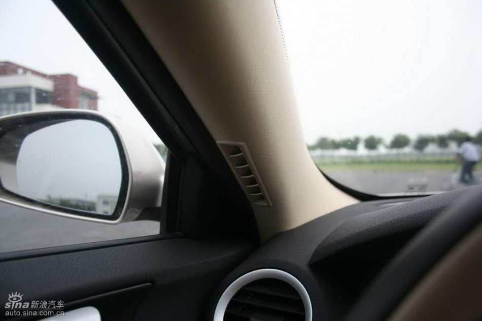 上汽荣威550内饰