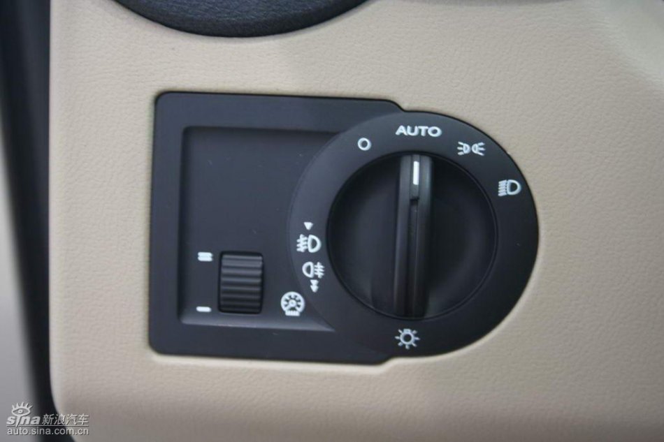 上汽荣威550内饰