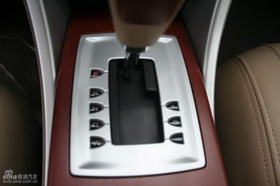 上汽荣威550内饰