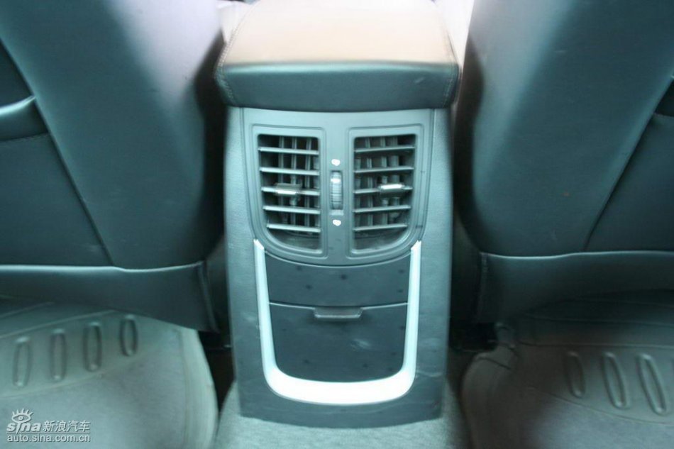 上汽荣威550内饰