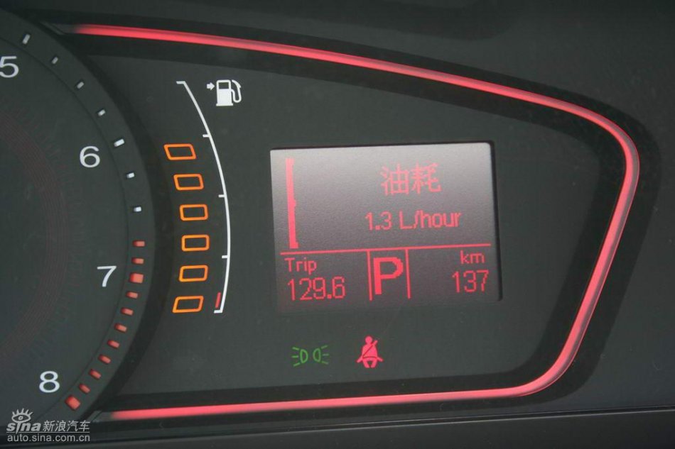 上汽荣威550内饰