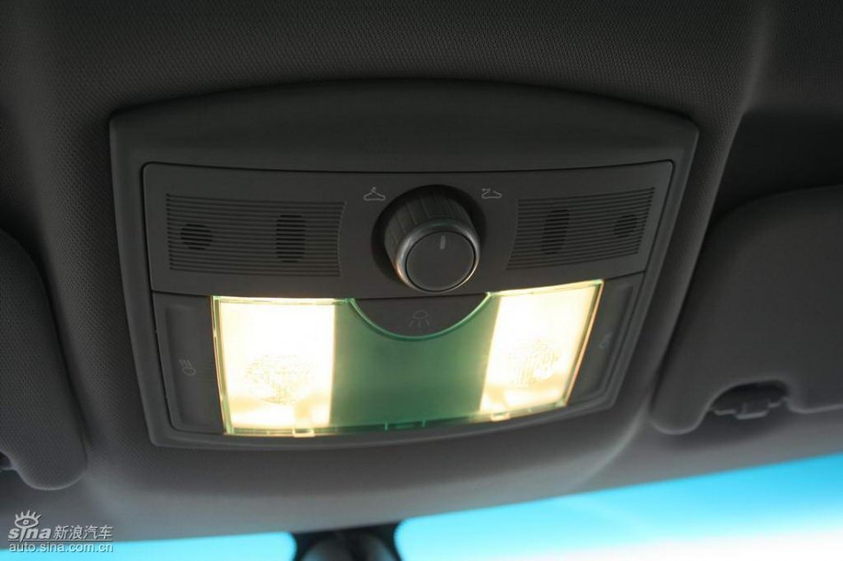 上汽荣威550内饰