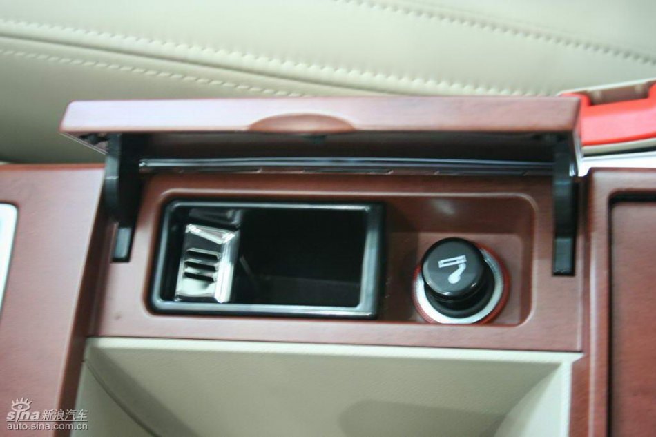 上汽荣威550内饰