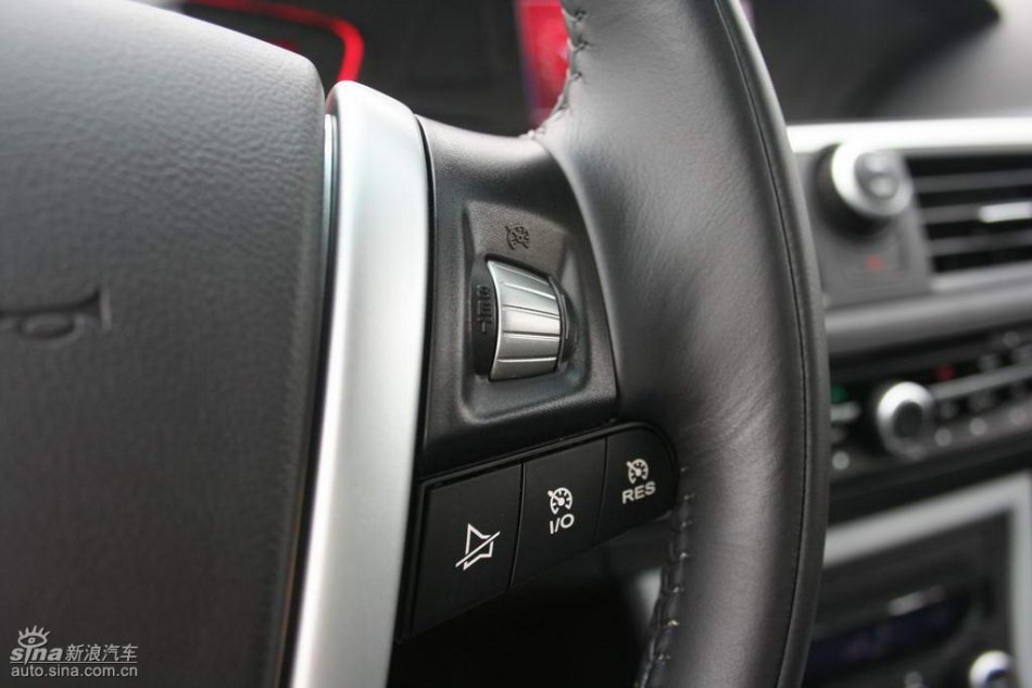 上汽荣威550内饰