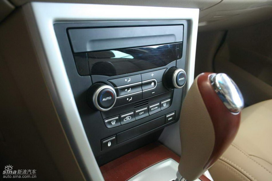 上汽荣威550内饰