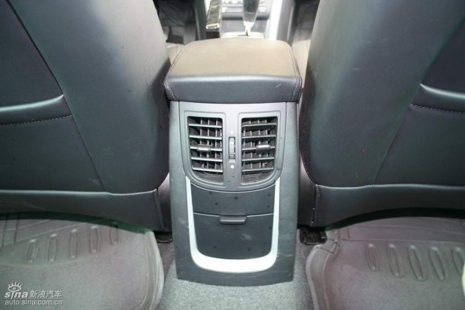 上汽荣威550内饰