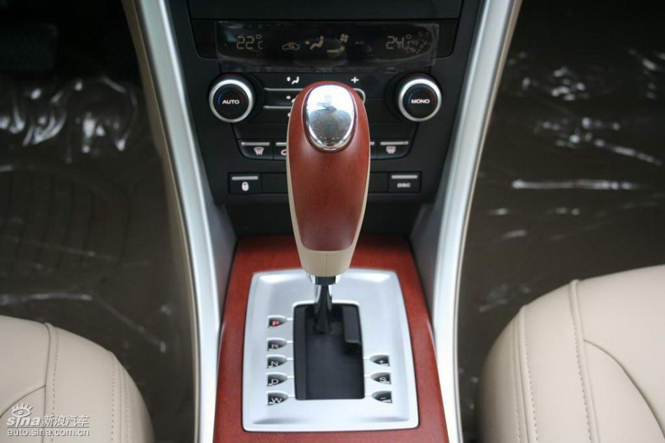 上汽荣威550内饰