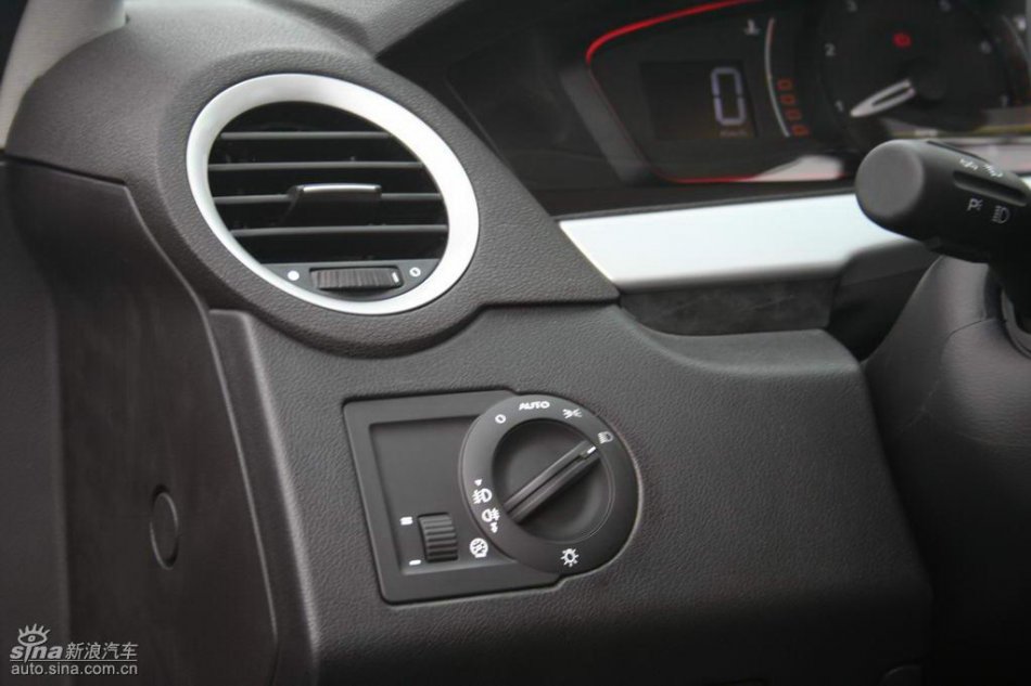 上汽荣威550内饰