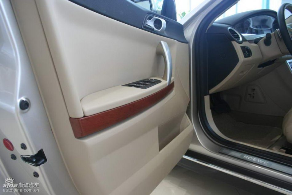 上汽荣威550内饰