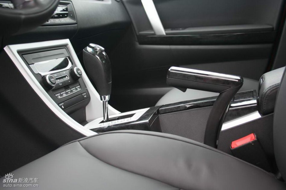 上汽荣威550内饰