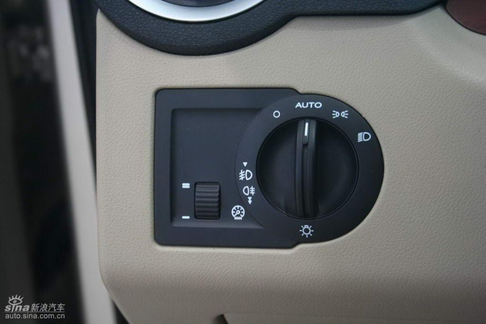 上汽荣威550内饰