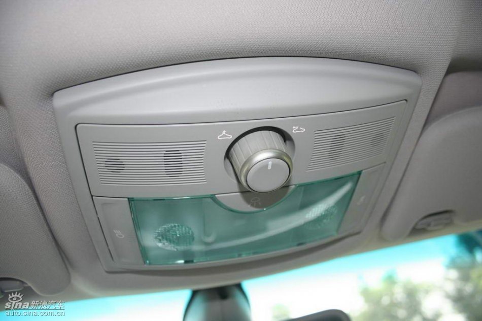 上汽荣威550内饰