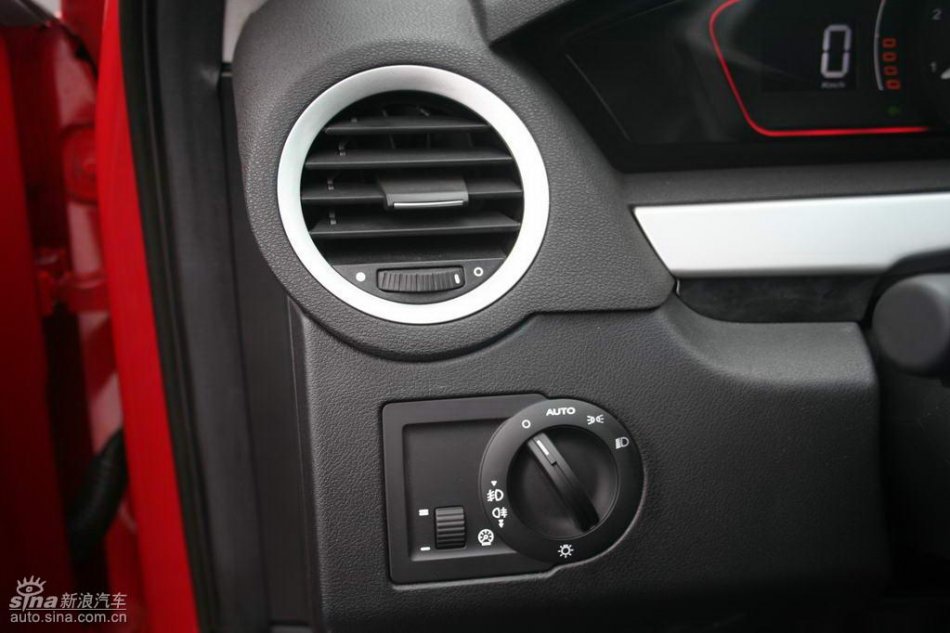 上汽荣威550内饰