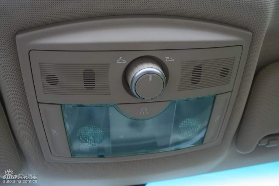 上汽荣威550内饰