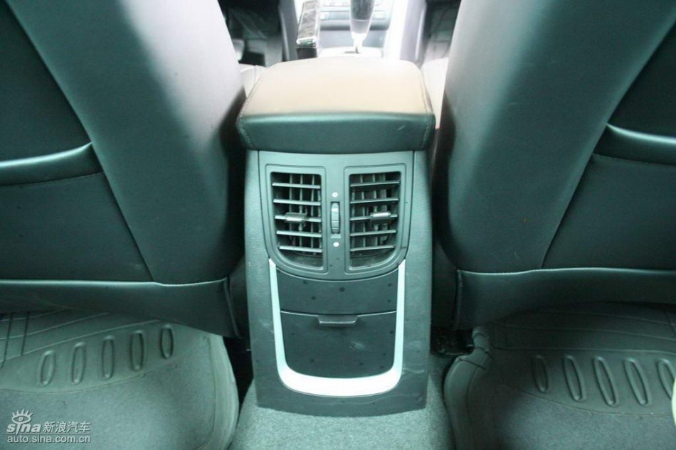 上汽荣威550内饰