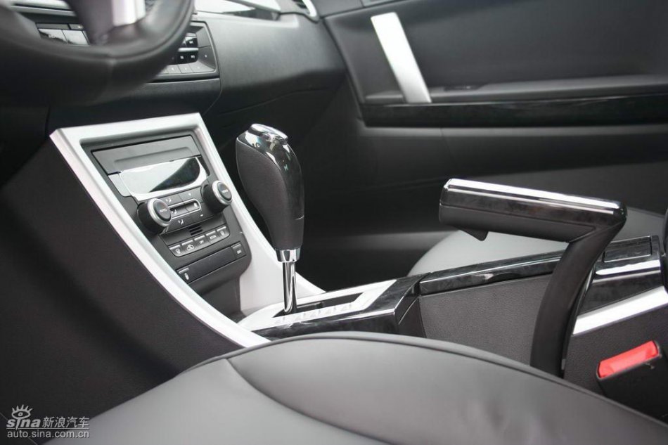 上汽荣威550内饰