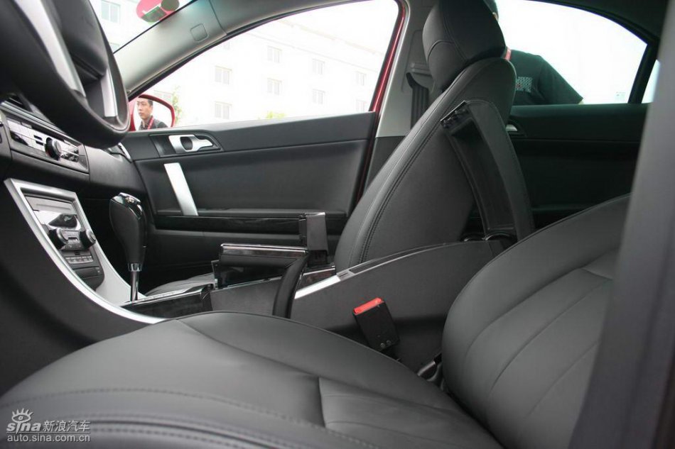 上汽荣威550内饰