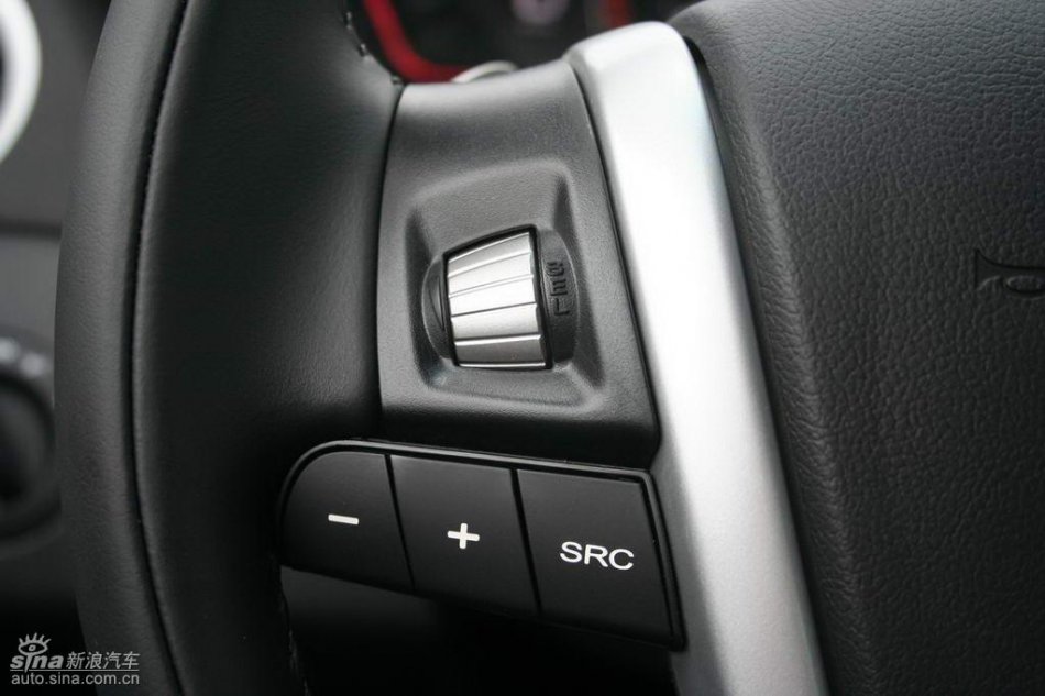 上汽荣威550内饰