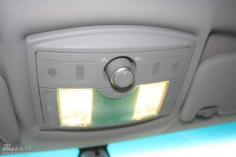 上汽荣威550内饰