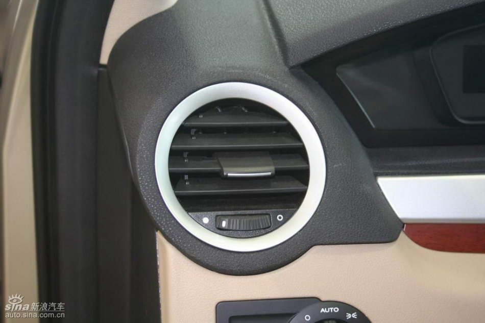 上汽荣威550内饰