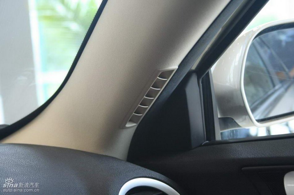 上汽荣威550内饰