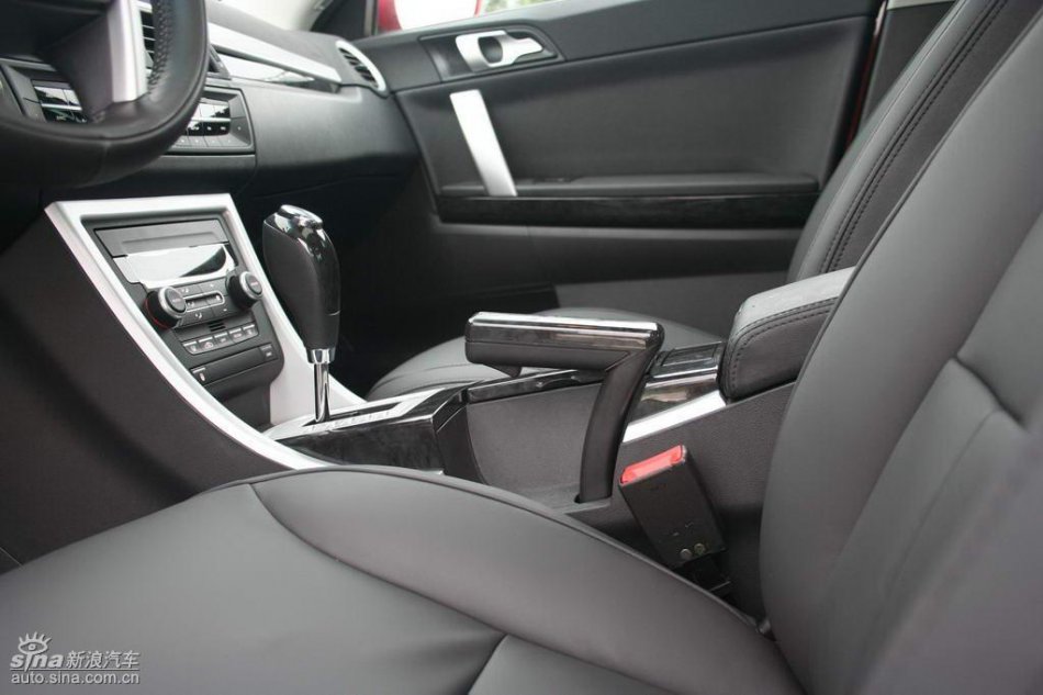 上汽荣威550内饰