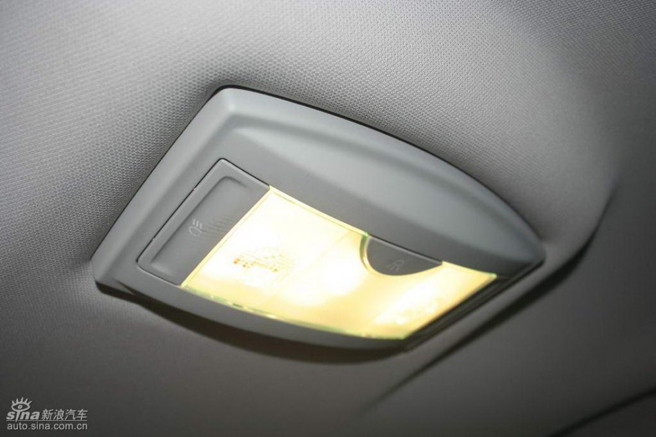 上汽荣威550内饰