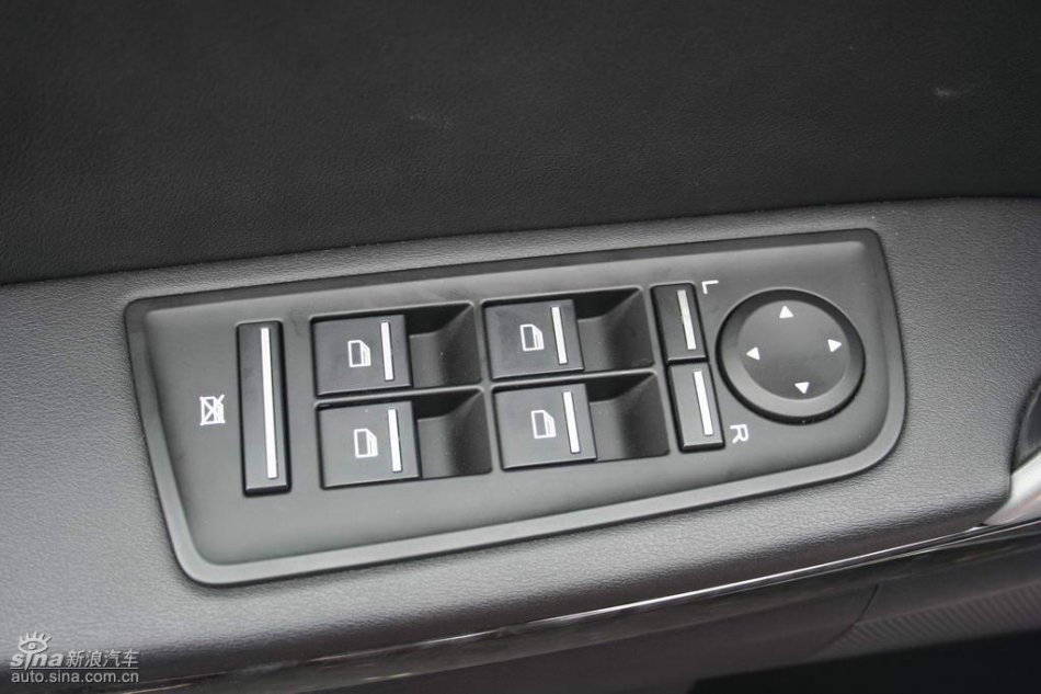 上汽荣威550内饰