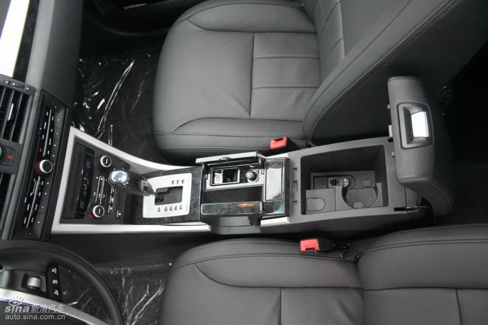 上汽荣威550内饰