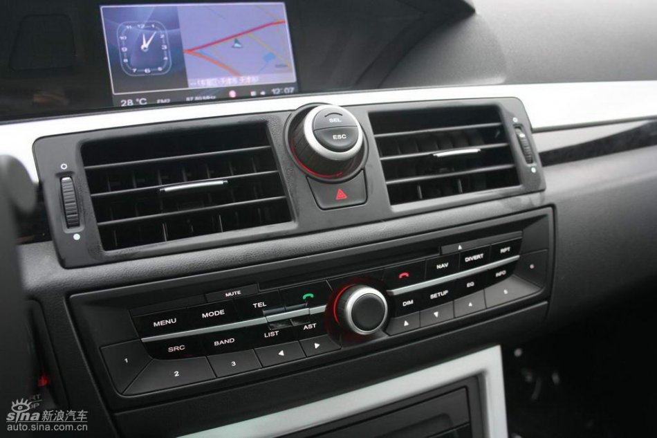 上汽荣威550内饰