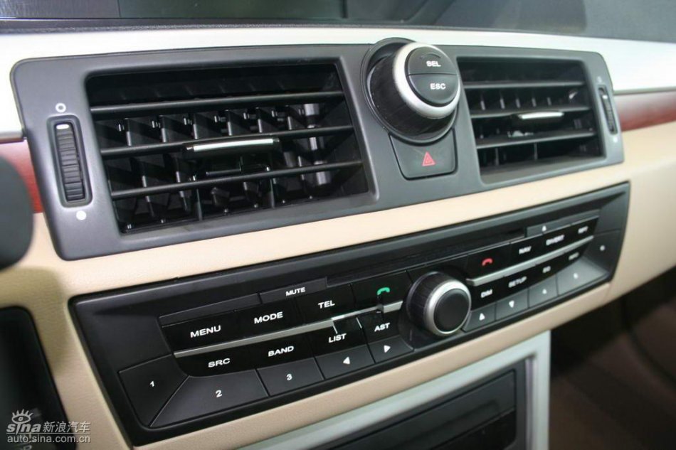 上汽荣威550内饰