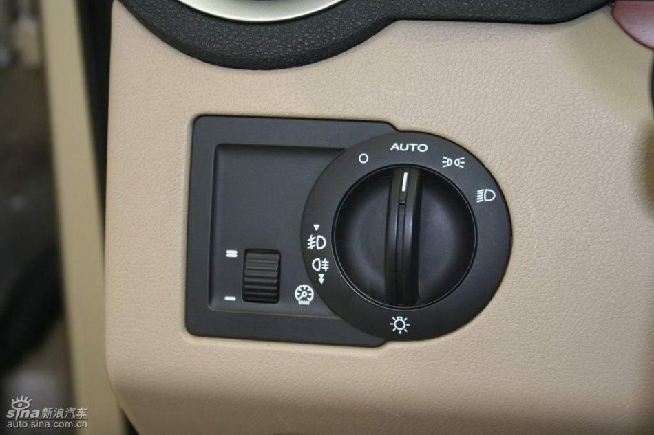 上汽荣威550内饰