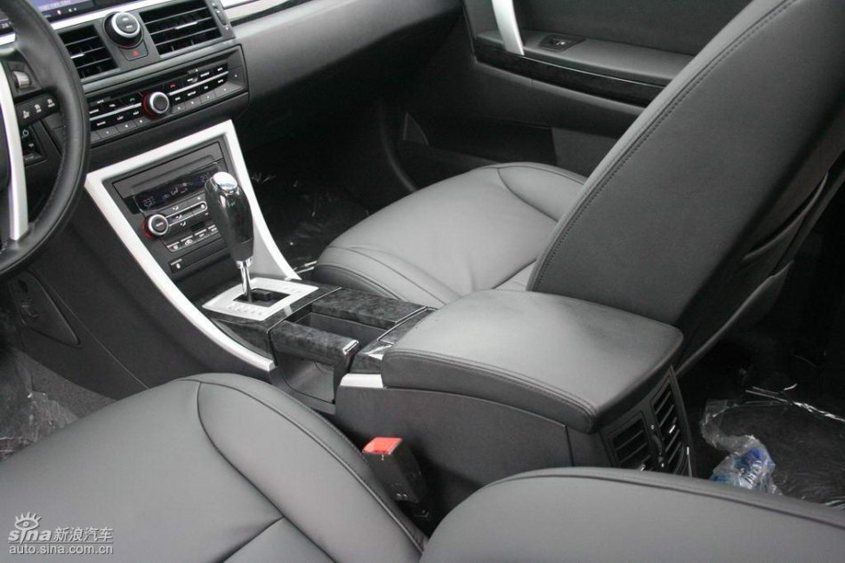 上汽荣威550内饰